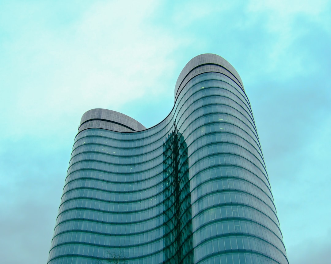 Budynki dodatnio energetyczne: przyszłość zrównoważonej architektury